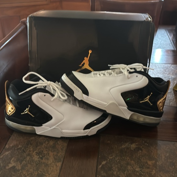 Nike Air Jordan Premium Metallic Gold Athletic Shoes - Picture 6 of 9